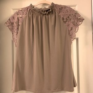 LAST CHANCE! Lace short sleeve shirt